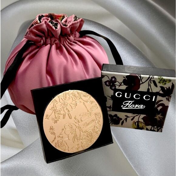GUCCI FLORA COMPACT GOLD TONE MIRROR AND GUCCI FLORAL DRAWSTRING COSMETIC BAG - Picture 1 of 8